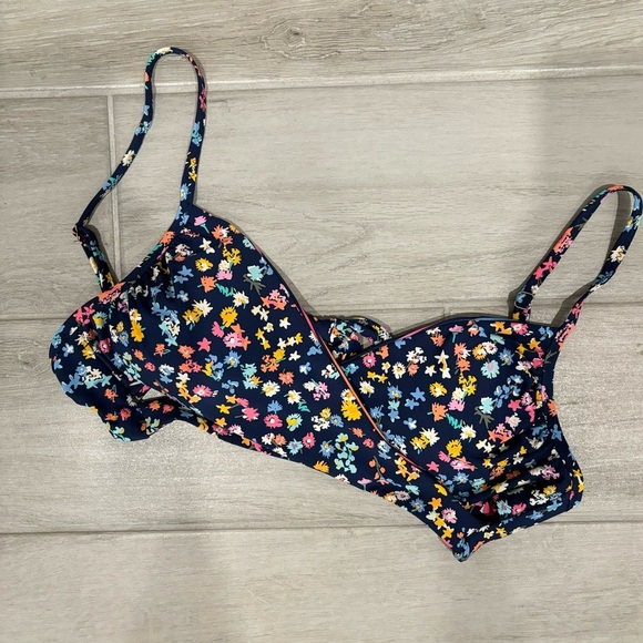 Vera Bradley Reversible Bikini top - floral and stripes size Small - Picture 8 of 9